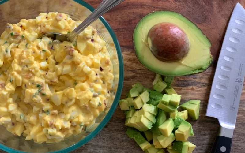 low-carb-bacon-egg-and-avocado-salad