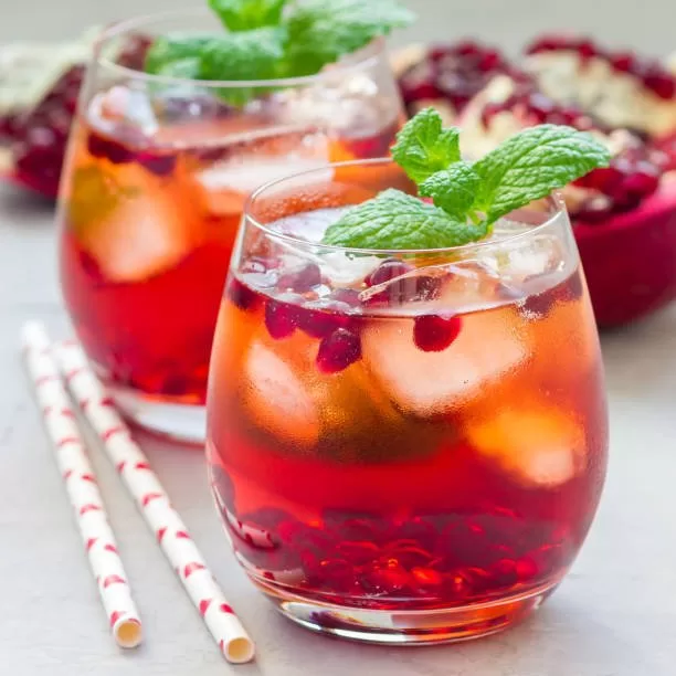 keto pomegranate cocktail