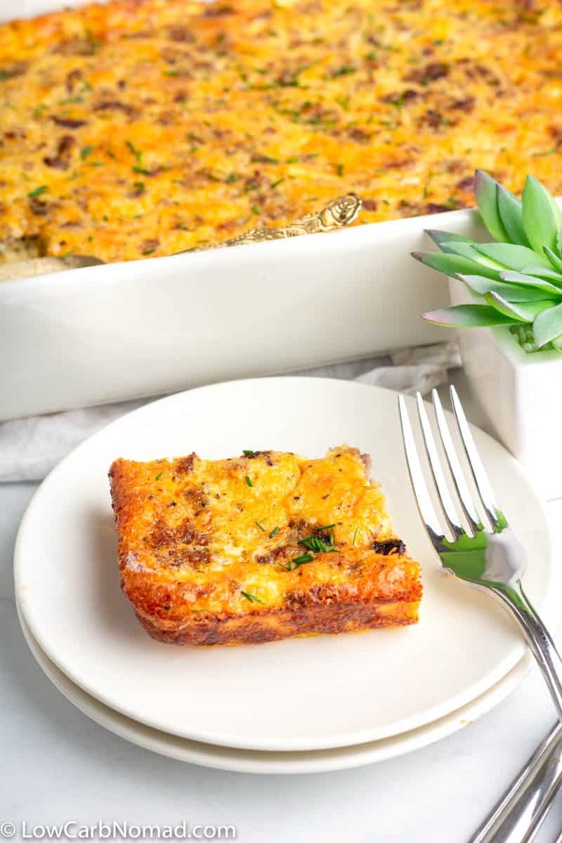 Easy-Low-Carb-Breakfast-Casserole-with-Eggs-Bacon