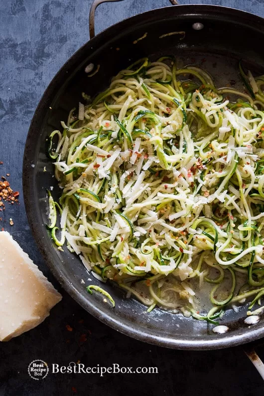 zucchini-noodle-recipe-with-paremsan